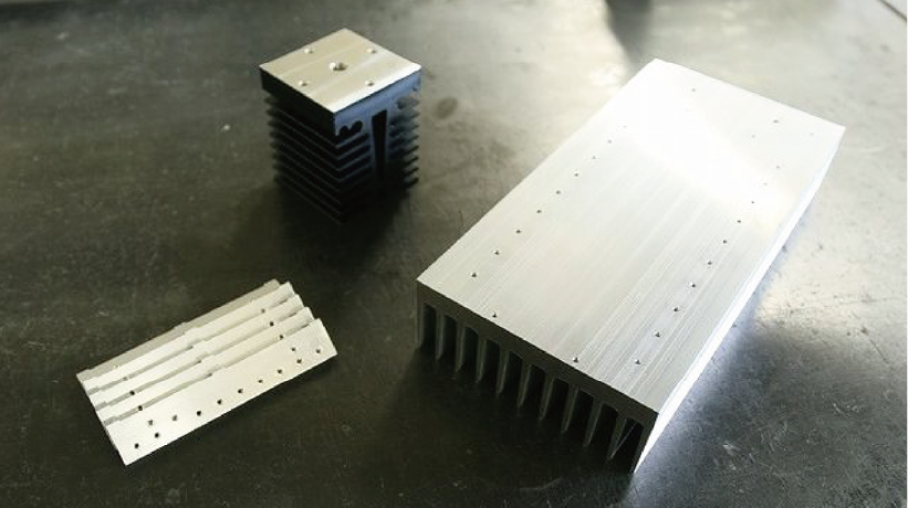 無停電電源装置（UPS）用ヒートシンク