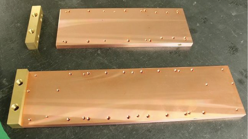 半導体・液晶製造装置用銅水冷プレート水口（真鍮）付